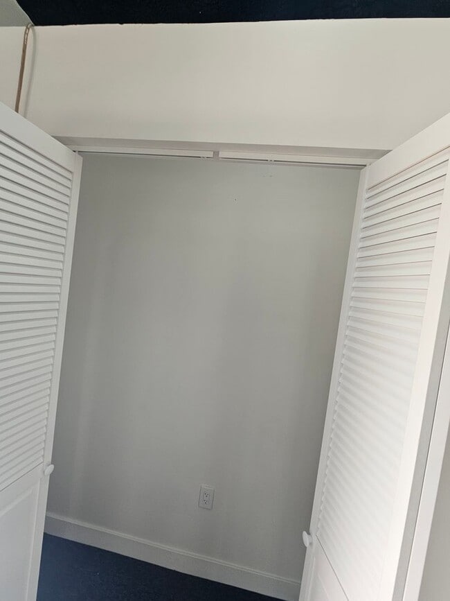 Building Photo - DETACHED ONE BEDROOM CASITA ON HORSE PROPERTY