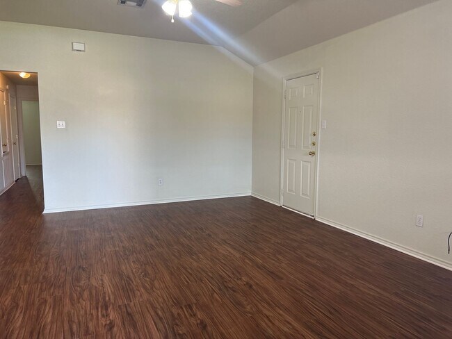 Building Photo - 2600 Alma Dr