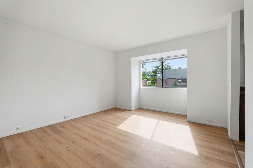 Building Photo - 523 Woodside Oaks