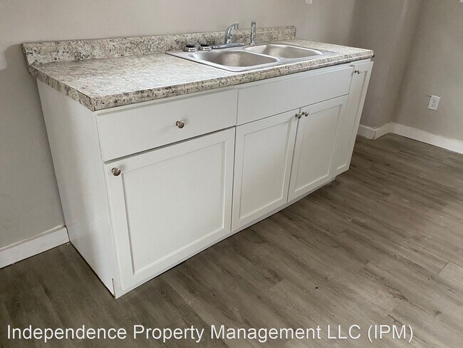 Building Photo - 3 br, 1 bath House - 22 Glen Este Pl,