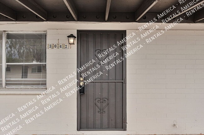 Primary Photo - 3042 N Sparkman Blvd
