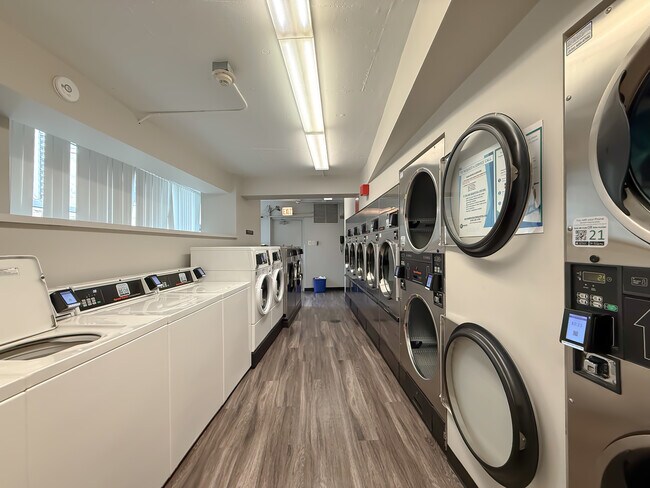 Building Photo - 1150 N Lake Shore Dr