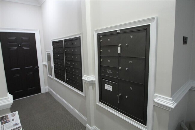 Building Photo - 11 Perimeter Center E