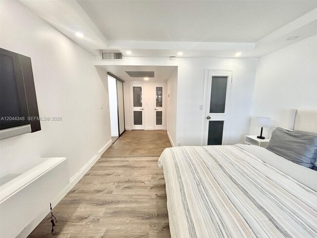 Building Photo - 2030 S Ocean Dr