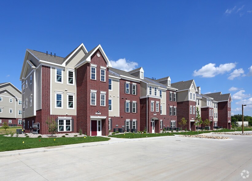 Lynbrook Apartment Homes and Townhomes Elkhorn, NE Apartment Finder