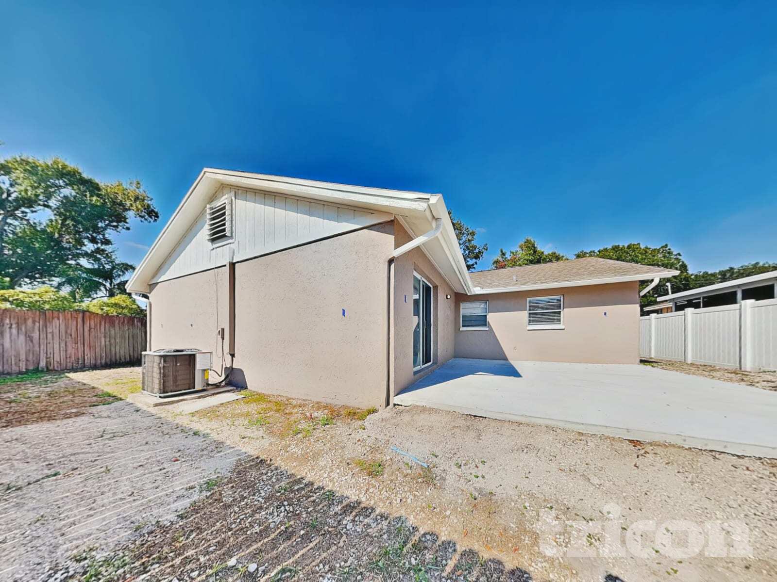 Building Photo - 1928 W Clinton St