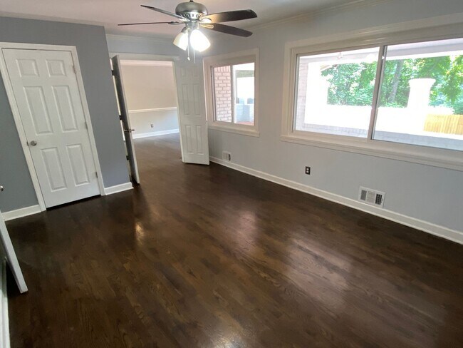 Building Photo - Amazing in town ranch awaits you!