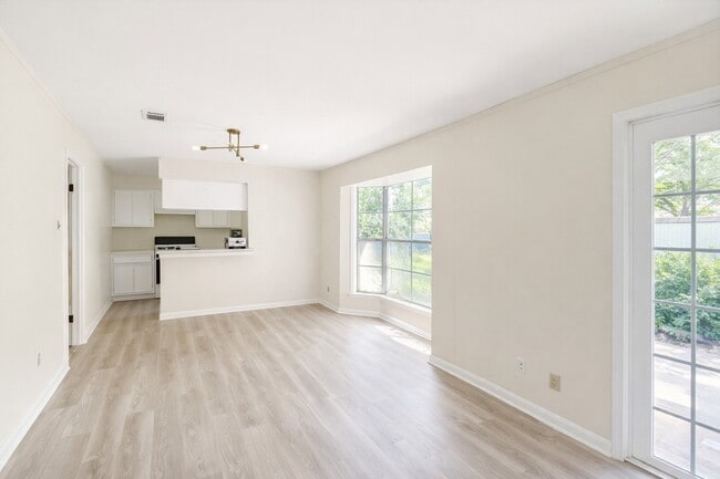 Building Photo - 2220 Ripple Creek Dr
