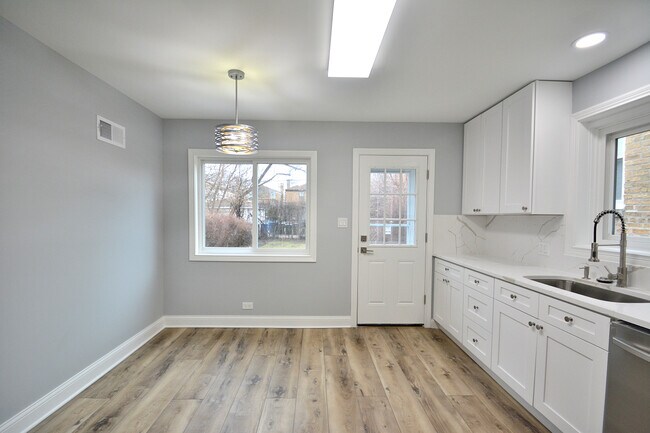 Building Photo - 6311 N Lawndale Ave