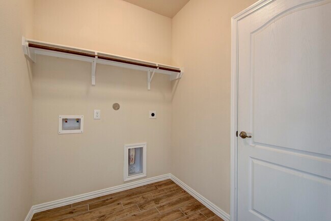 Building Photo - 173 Dina Ln