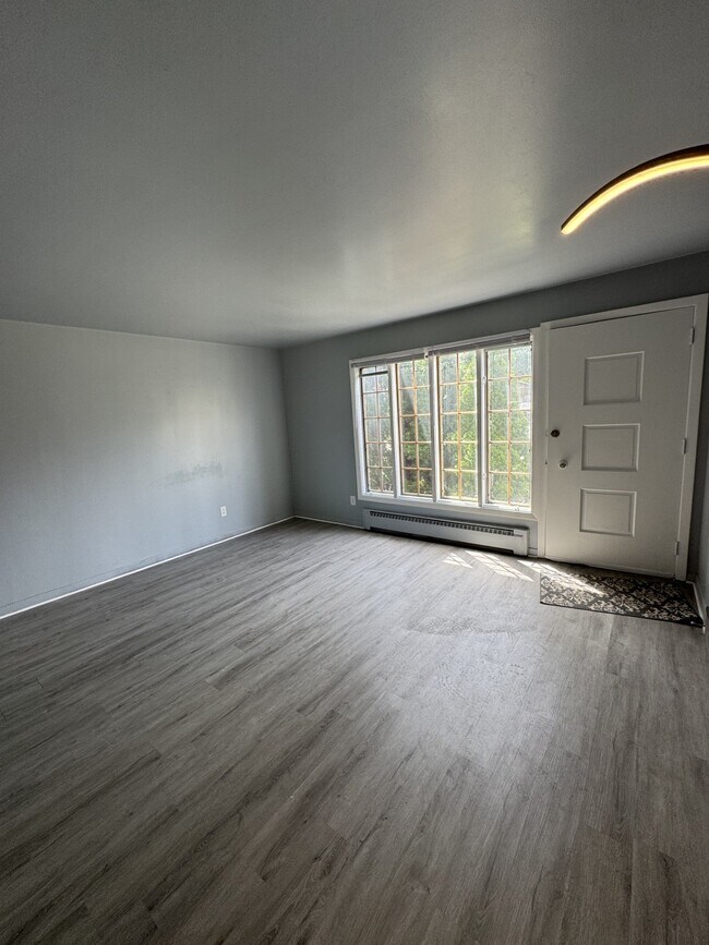 Building Photo - 3736 Woodford Ave NW