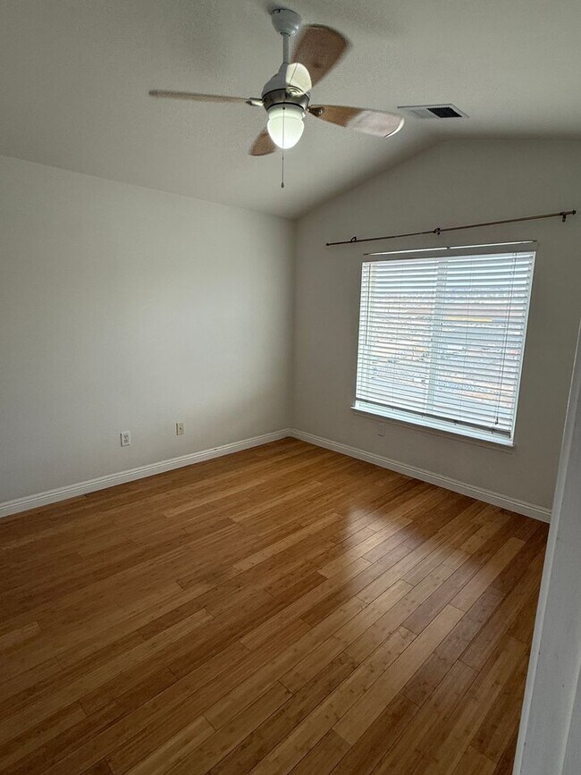 Building Photo - 2 Bedrooms with 2 Bathrooms at the Edge at...