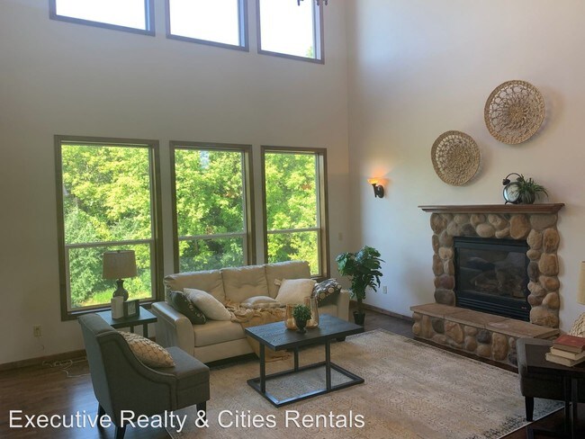 Building Photo - 6 br, 4 bath House - 6086 Summit Curve S