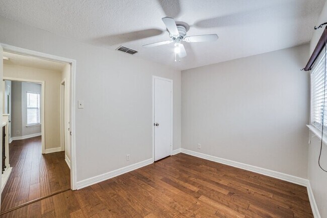 Building Photo - 6158 Valley Clf