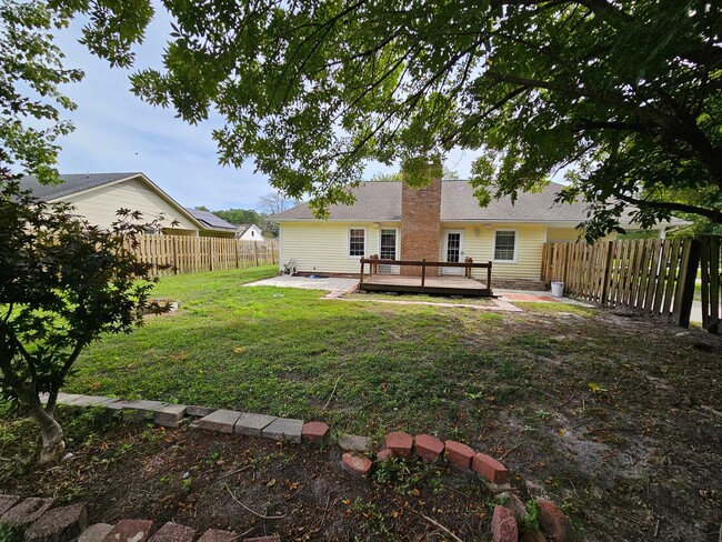 Building Photo - UPDATED Beautiful 3 bedroom 2 bathroom