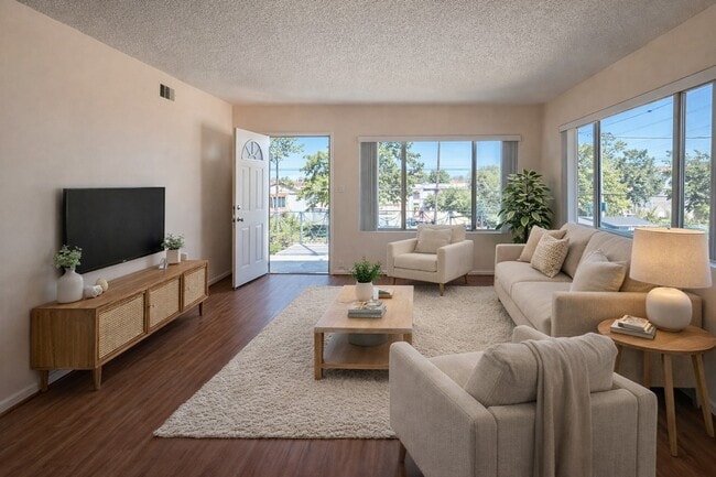 Building Photo - 802 Fischer St