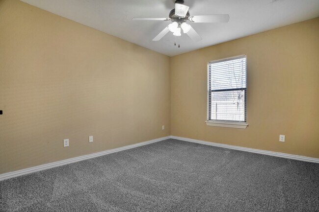 Building Photo - Stunning 4 Bed 2 Bath Home close to Elm Springs Walmart!