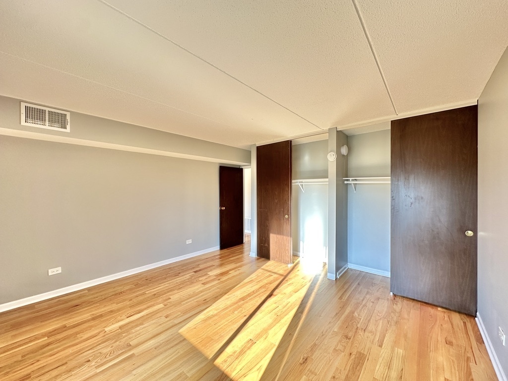 Building Photo - 525 N Quentin Rd