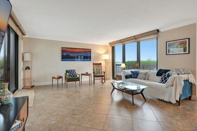 Building Photo - 5420 N Ocean Dr