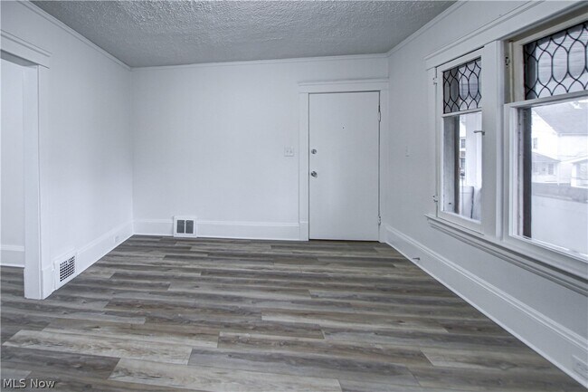 Building Photo - 1931 W 74th St