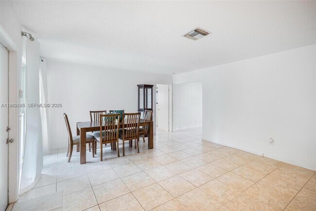 Building Photo - 107 SE 5th St