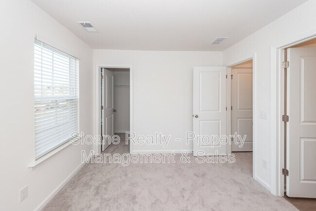 Building Photo - 4633 Forest Hills Dr