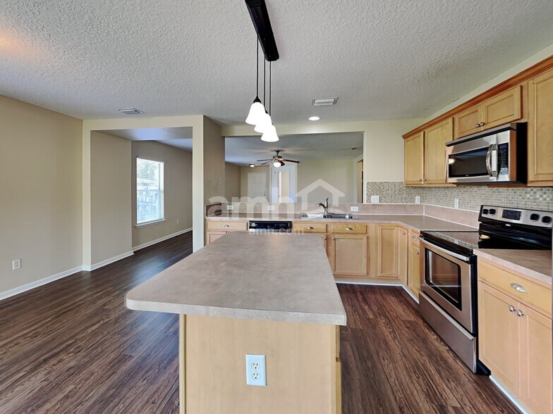 Building Photo - 76251 Long Pond Loop