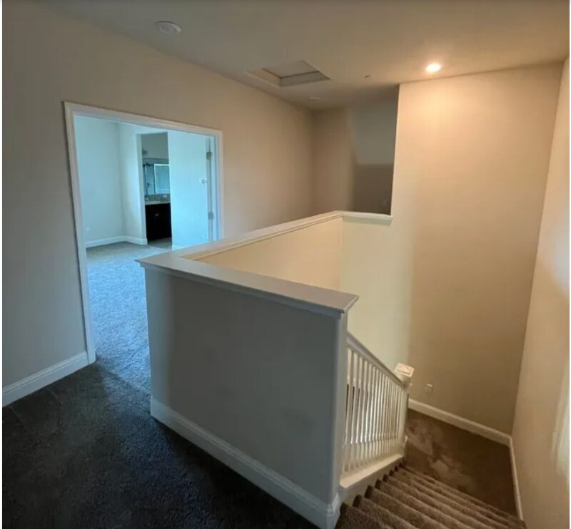 Building Photo - 2494 Valdes Dr