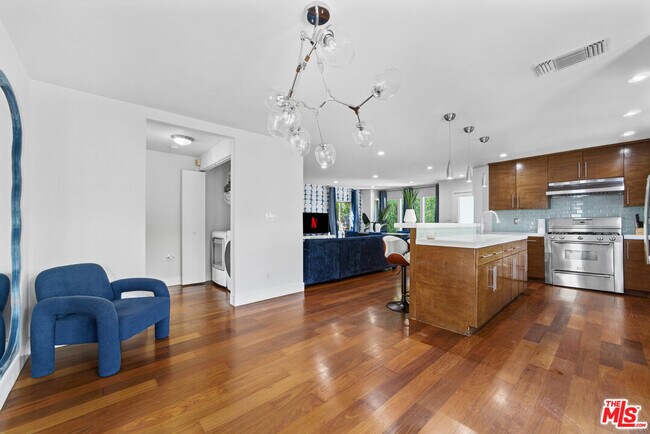 Building Photo - 1610 S Hayworth Ave