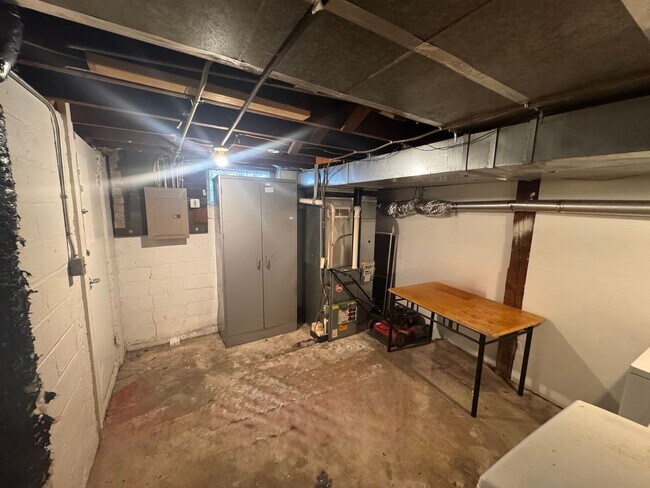 Building Photo - 1643 5th St E