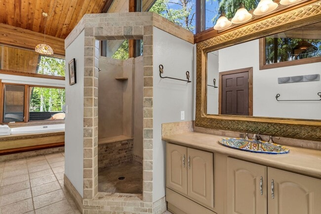 Building Photo - Luxury Mountain Home in Thaynes Canyon