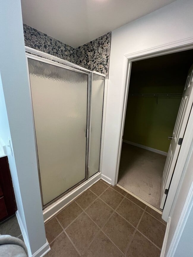 Building Photo - Great, large home in Franklin with home theater room!