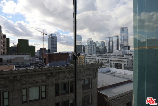 Building Photo - 849 S Broadway