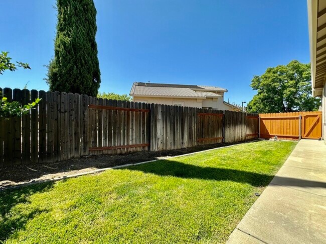 Building Photo - Beautifully Updated 3-Bedroom, 2-Bath Home...
