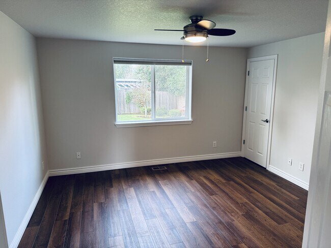 Building Photo - 211 Iowa St