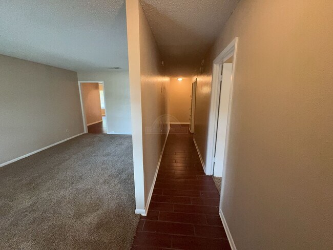 Building Photo - 1013 Kathey Dr