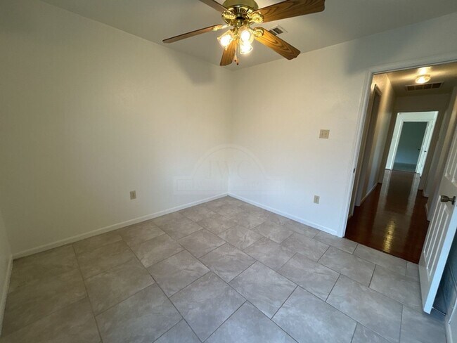 Building Photo - 3820 Water Oak Dr