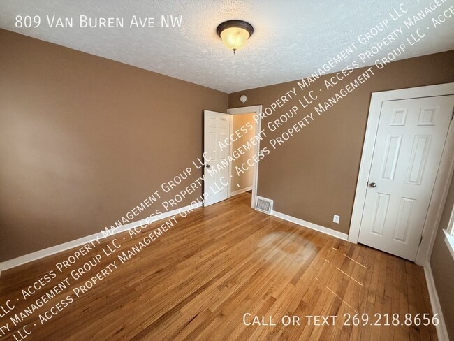 Building Photo - 809 Van Buren Ave NW