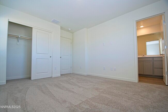 Building Photo - 843 Orchard Rock Dr