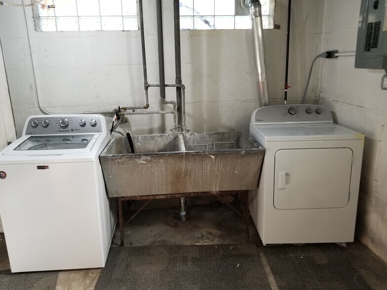 Laundry Room - 3285 N Cramer St