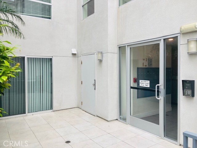 Building Photo - 5026 Rosewood Ave