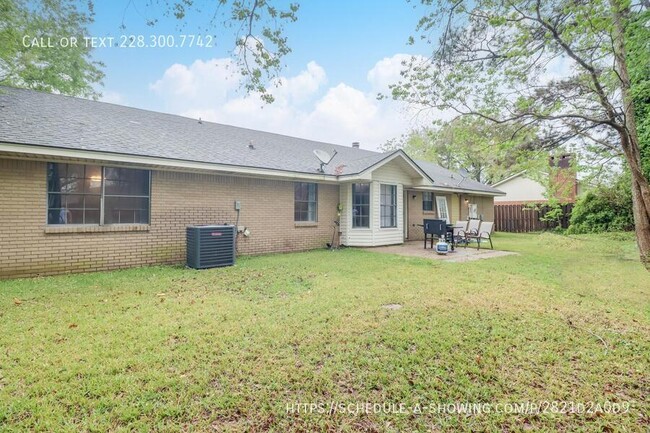 Building Photo - 647 Ridge Dr