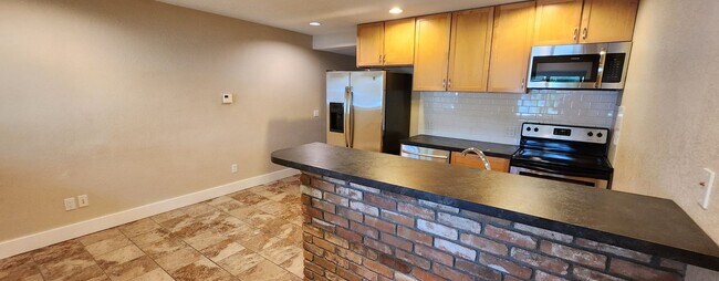 Building Photo - Columbine1104 (CW-KS)