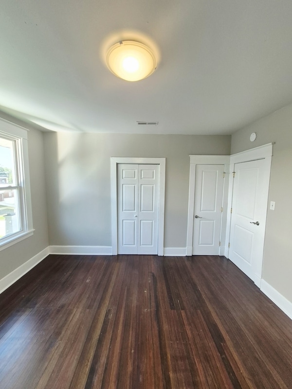 Building Photo - 2113 Barton Ave