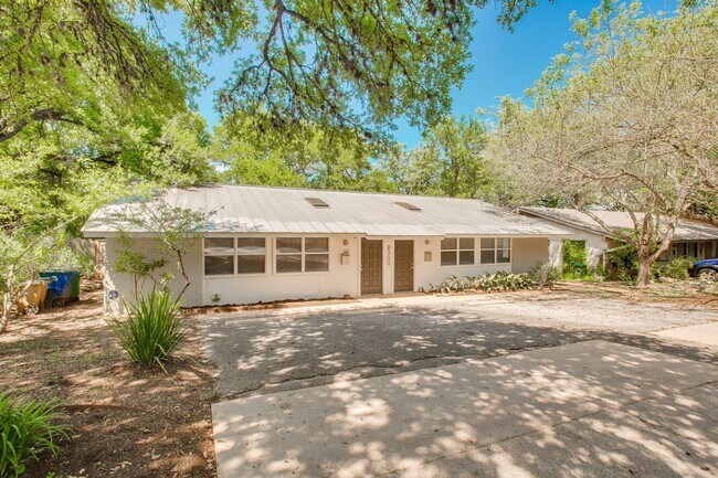 Building Photo - 2300 Trailside Dr
