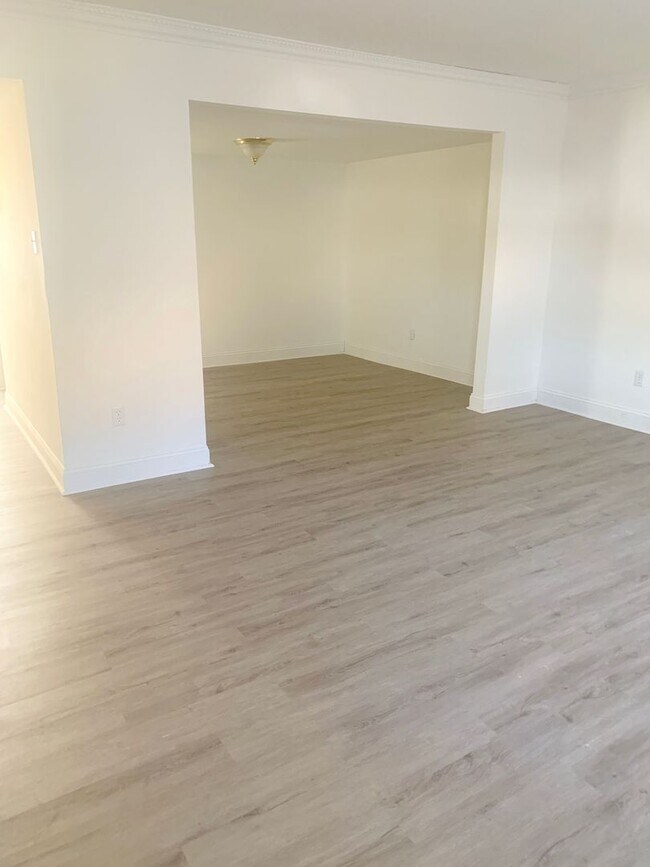 Building Photo - 3 Bedroom Townhouse Stafford County Freder...