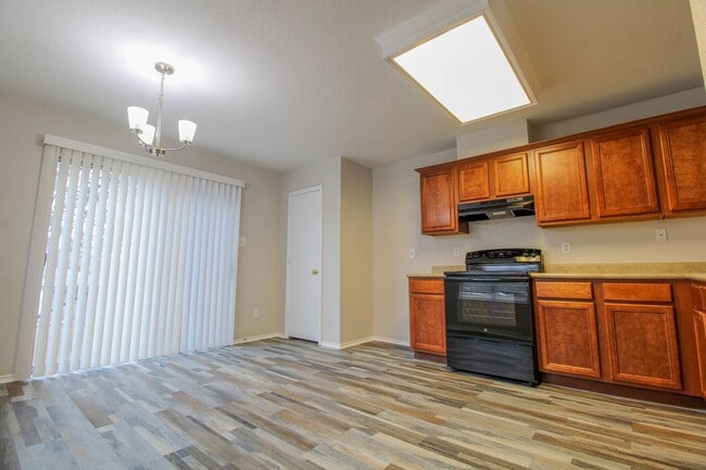 Building Photo - 511 Mathis Mdw