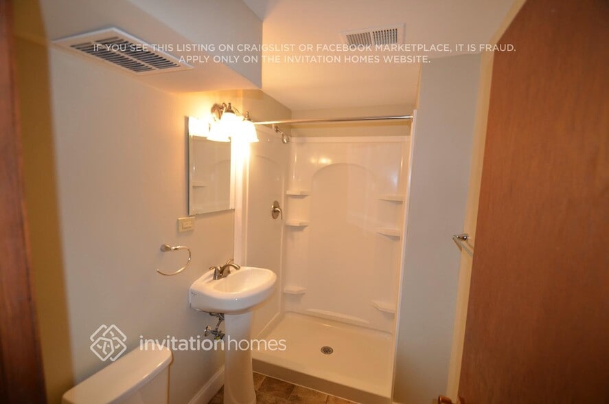 Building Photo - 124 Oakwood Rd