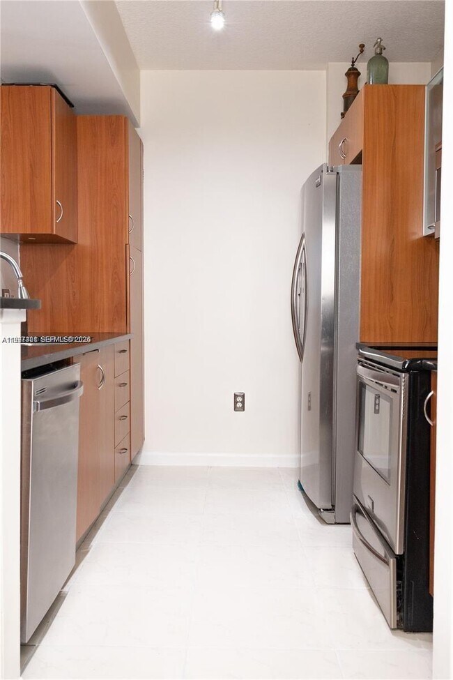 Building Photo - 2775 NE 187th St