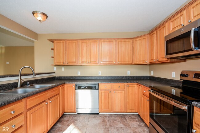 Building Photo - 950 S Goldenrod Ln